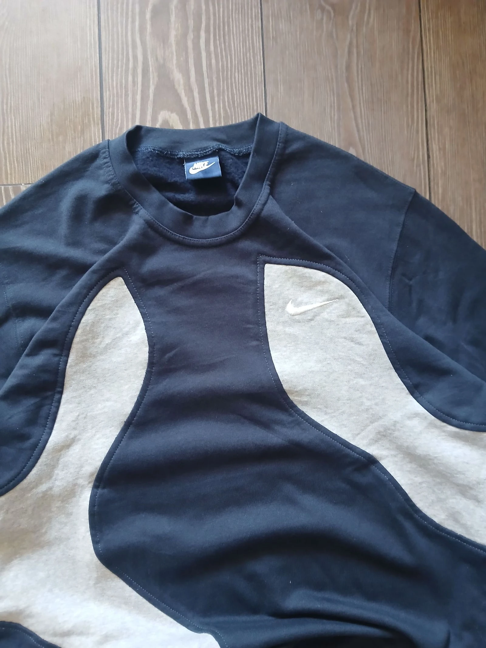 Camiseta Nike Custom Rework Cinza Marinho Tamanho M Y2K Streetwear Gola Redonda – photo 4